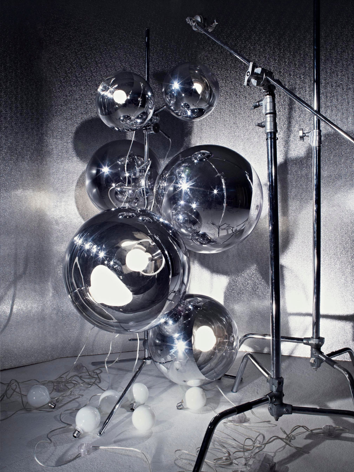 Mirror Ball Floor Chandelier – lampada da terra – ambientata