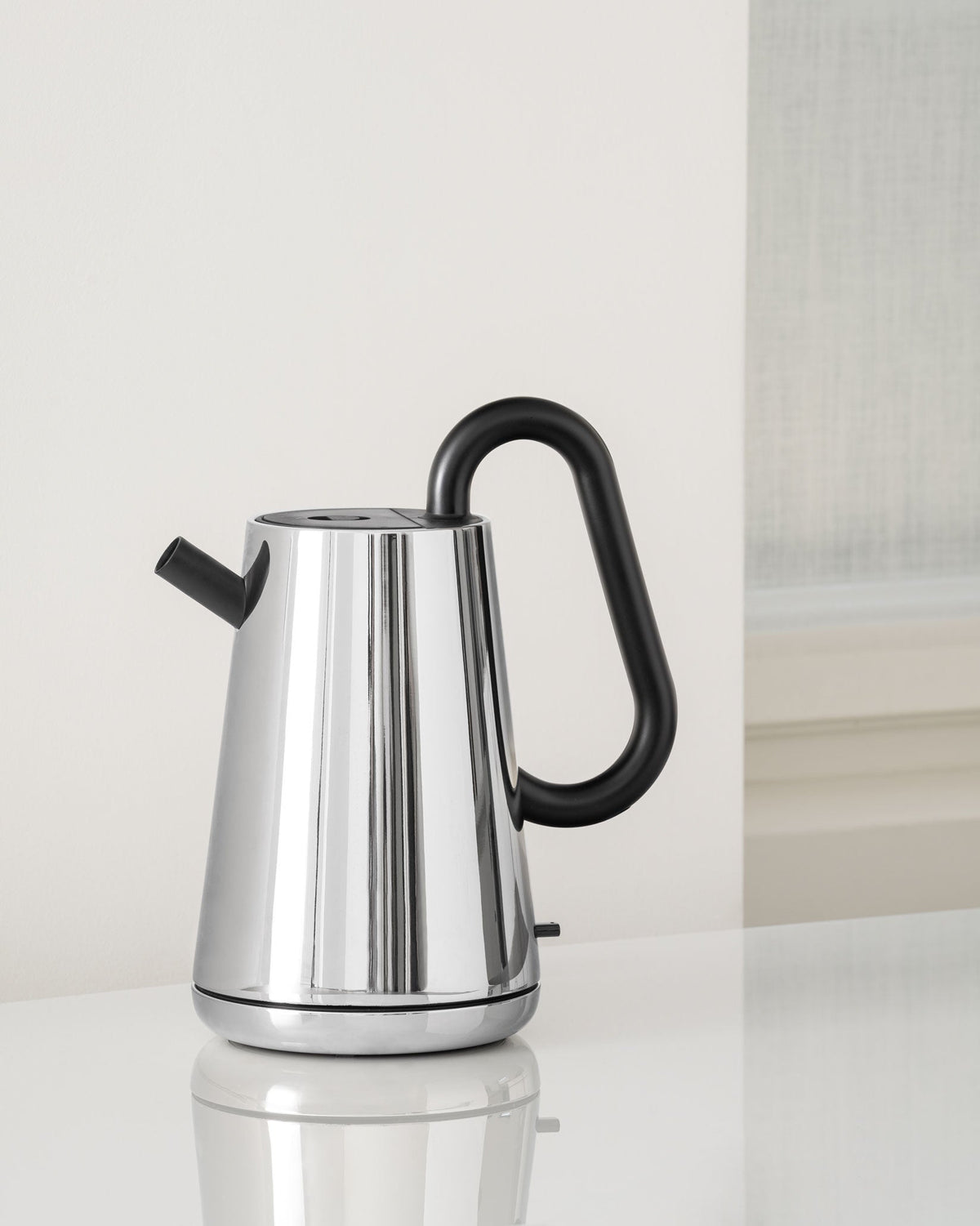 Toru – bollitore elettrico. Adattatore svizzero (NE01/CH) - Sag 80 - Alessi - Complemento