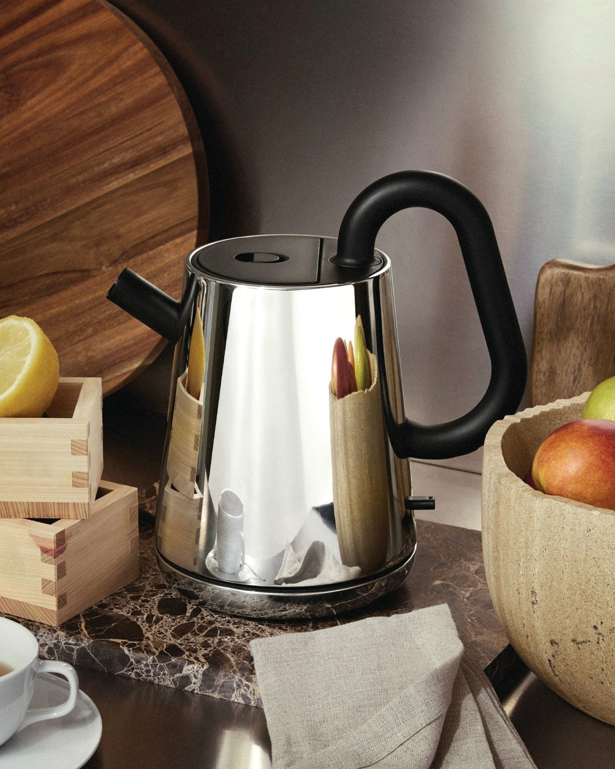 Toru – bollitore elettrico. Adattatore svizzero (NE01/80BCH) - Sag 80 - Alessi - Complemento