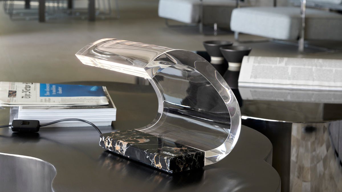 Acrilica – lampada da tavolo – ambientata