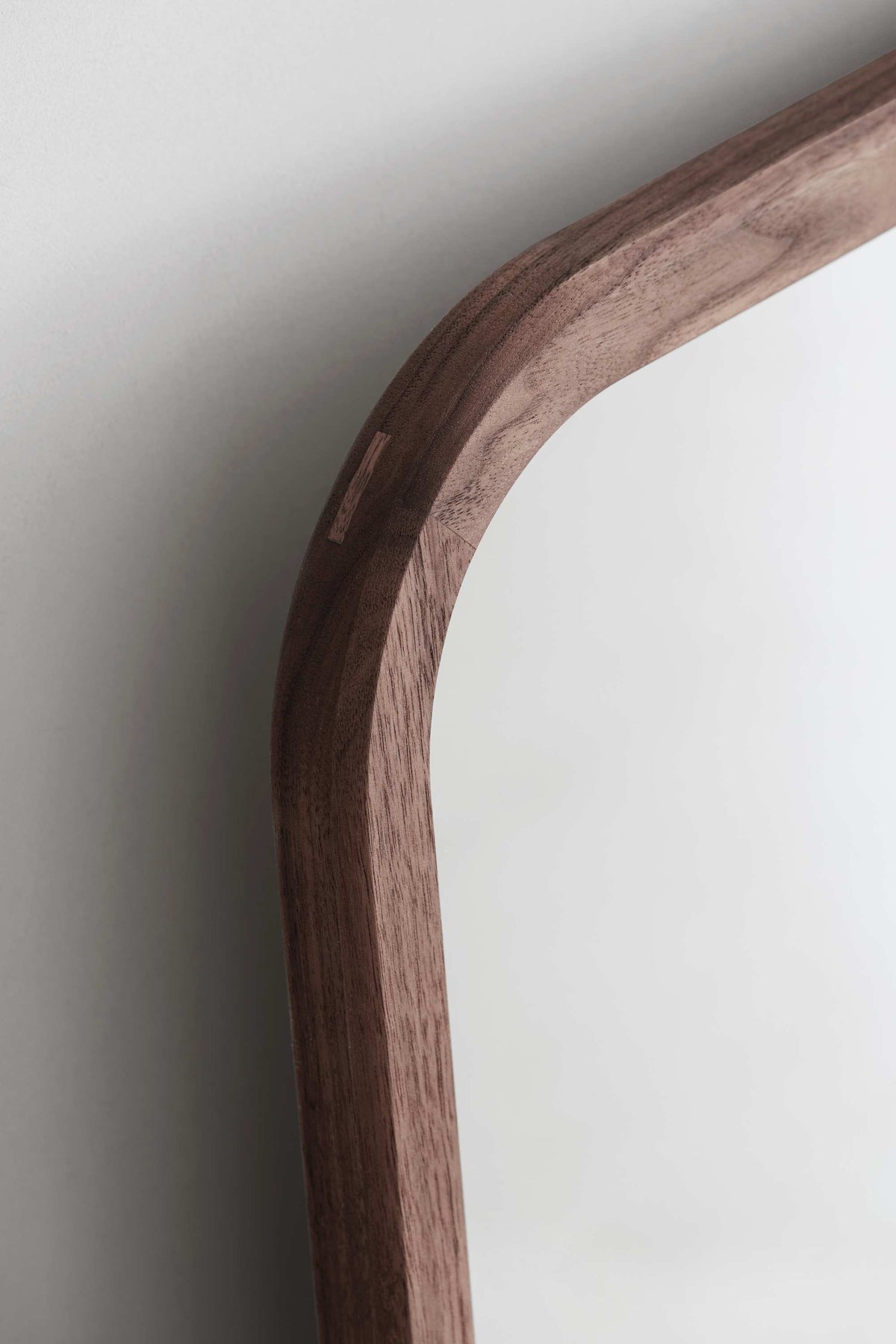 Silhouette Mirror – specchio – ambientata