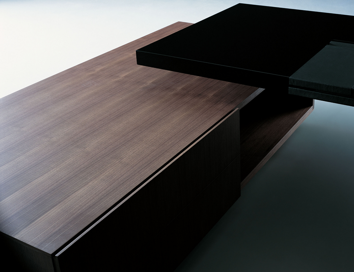 Asymmetrical – scrivania e tavolo – ambientata