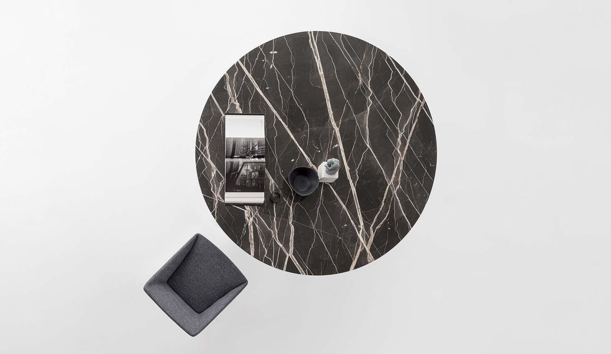 Teseo – tavolo – ambientata