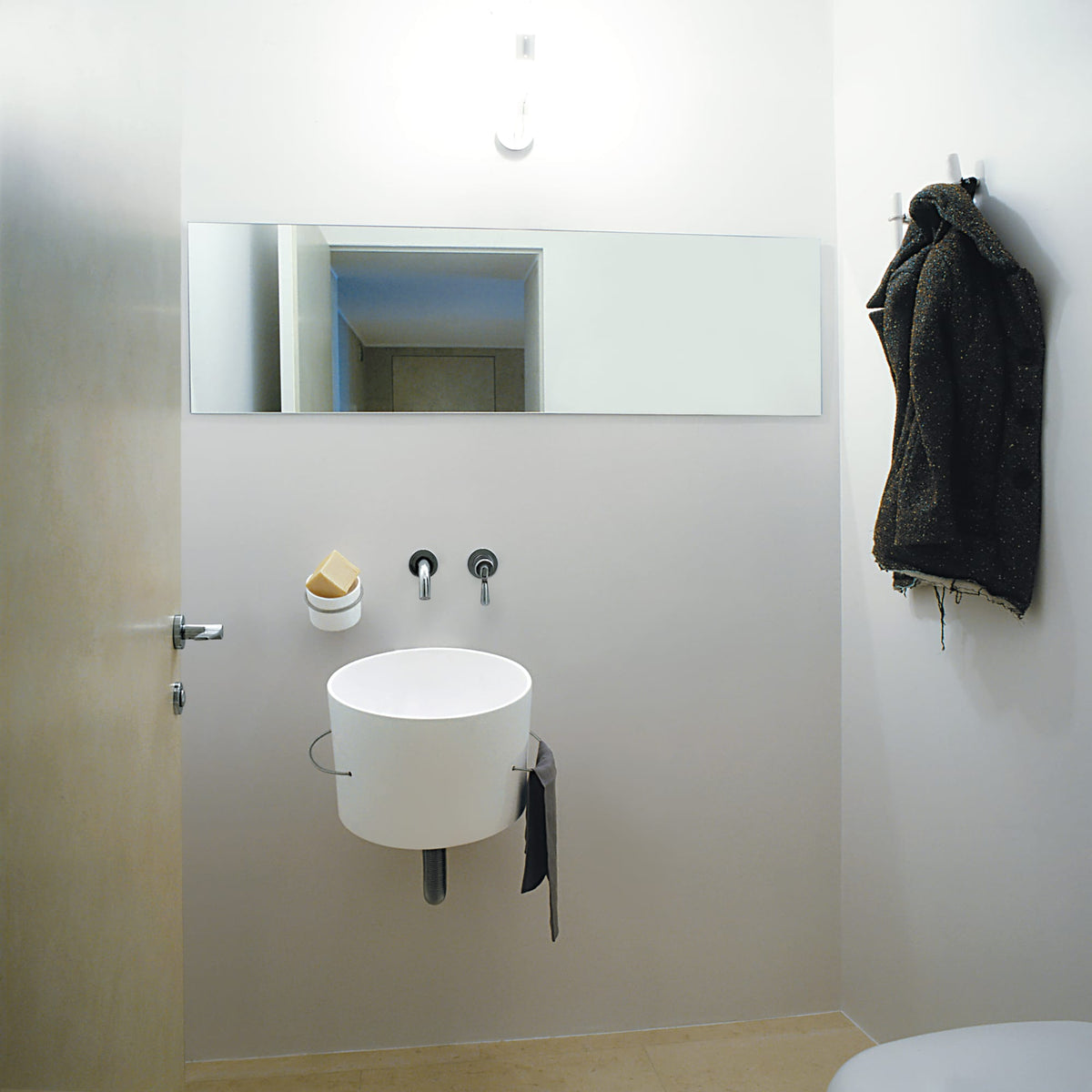 Bucatini – lavabo a parete – ambientata