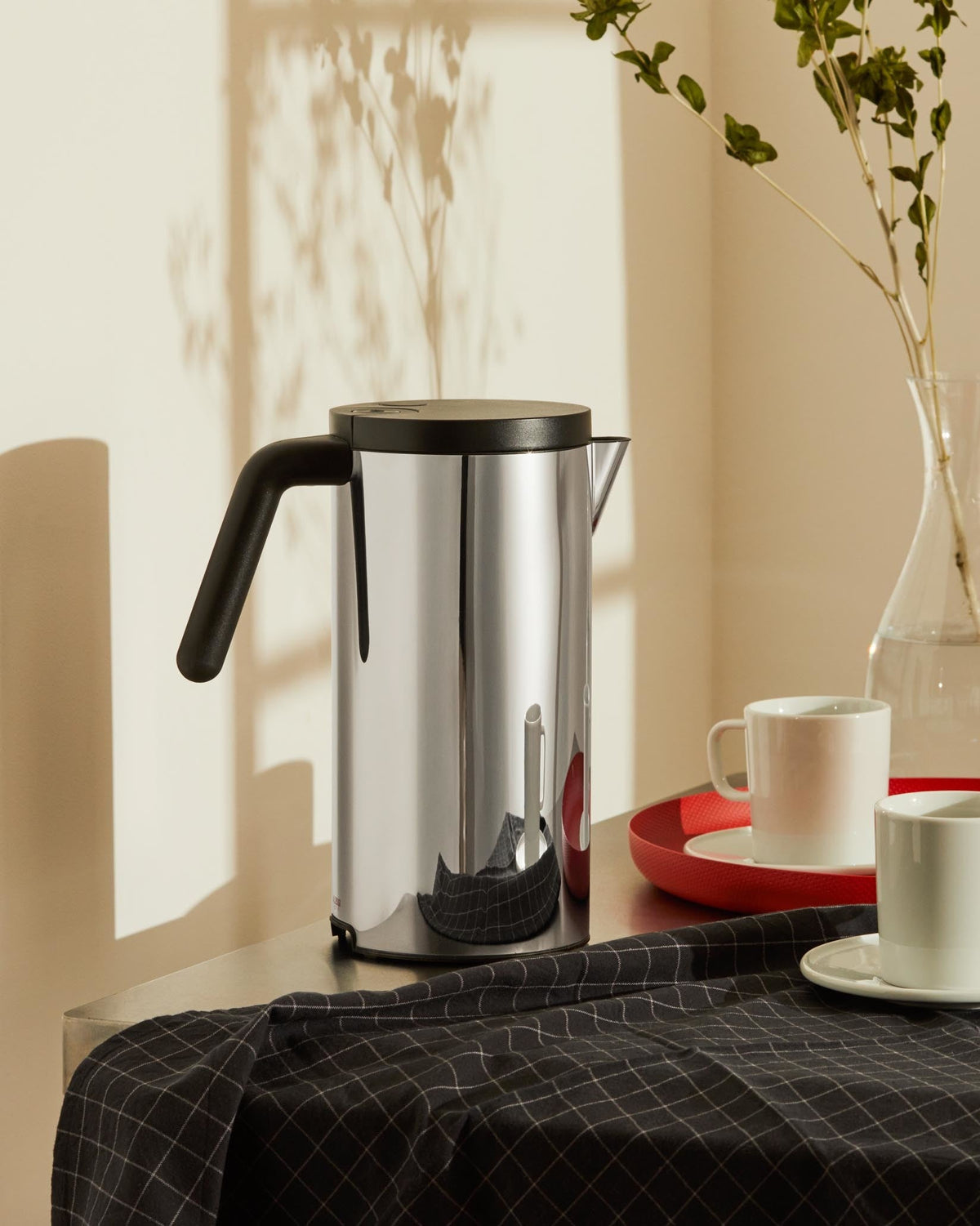 hot.it – bollitore elettrico. Spina svizzera - Sag 80 - Alessi - Complemento