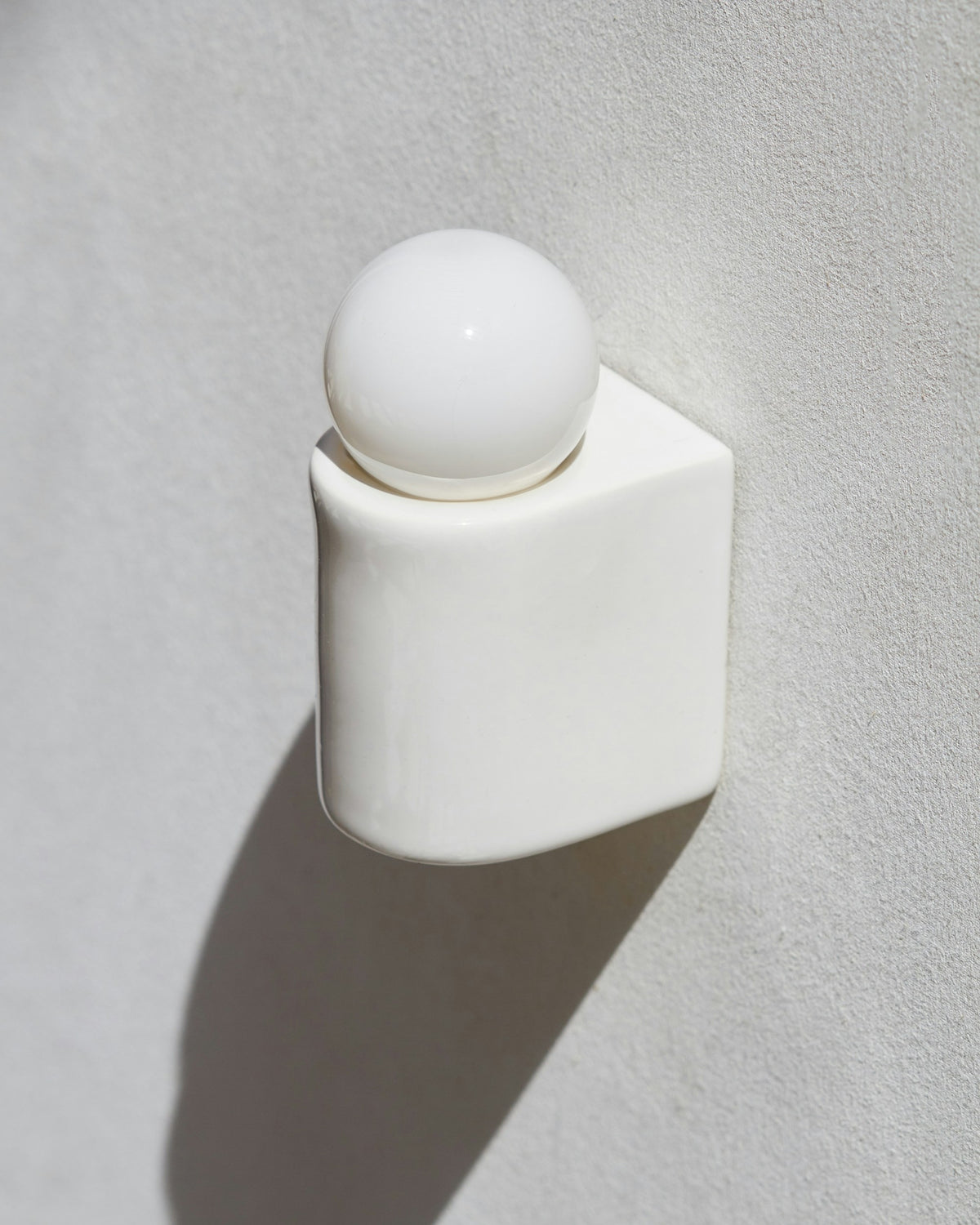 White Porcelain Series – applique – ambientata
