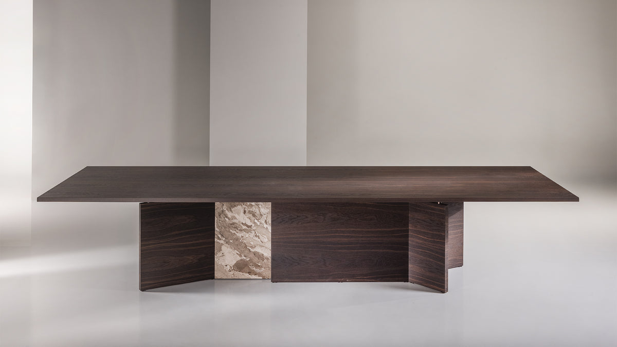 Iugis – tavolo – ambientata