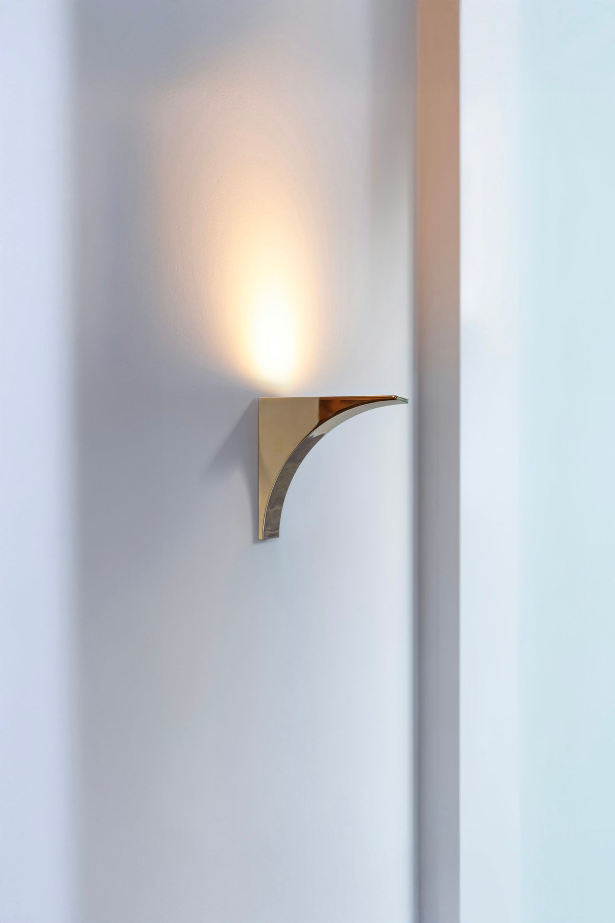 Brass Architectural Collection Bracket – applique – ambientata
