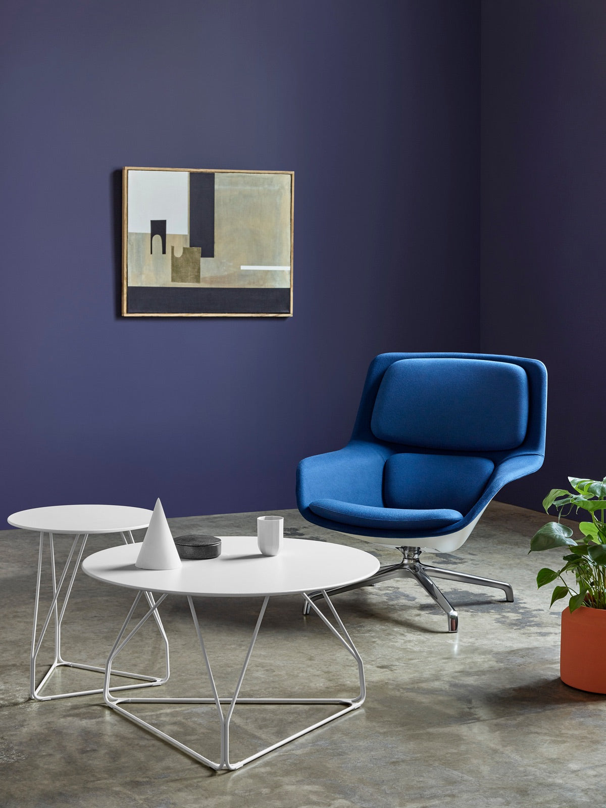Striad – poltrona con ottoman – ambientata