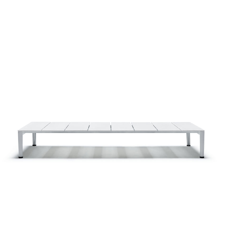 01_Knoll_Lissoni-Outdoor-Collection_Lissoni-Coffee-Table-by-Piero-Lissoni_Ph.-Federico-Cedrone