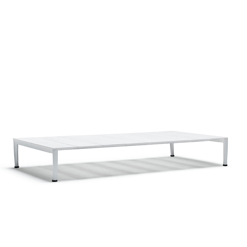 02_Knoll_Lissoni-Outdoor-Collection_Lissoni-Coffee-Table-by-Piero-Lissoni_Ph.-Federico-Cedrone