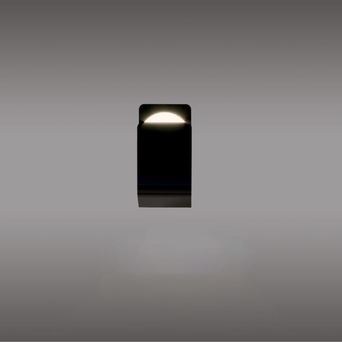 Morsetto – lampada da tavolo – ambientata