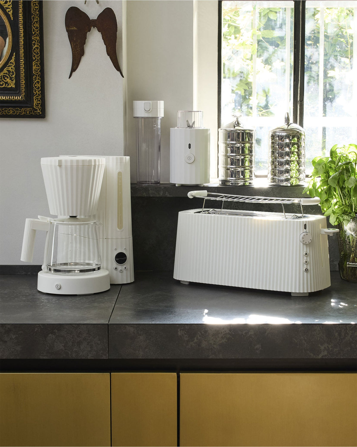 Plissé – macchina per caffè filtrato. Spina inglese - Sag 80 - Alessi - Complemento