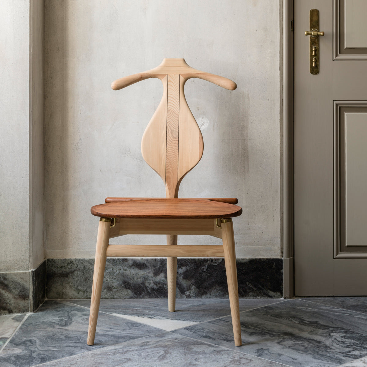 pp250 Valet Chair – servomuto – ambientata