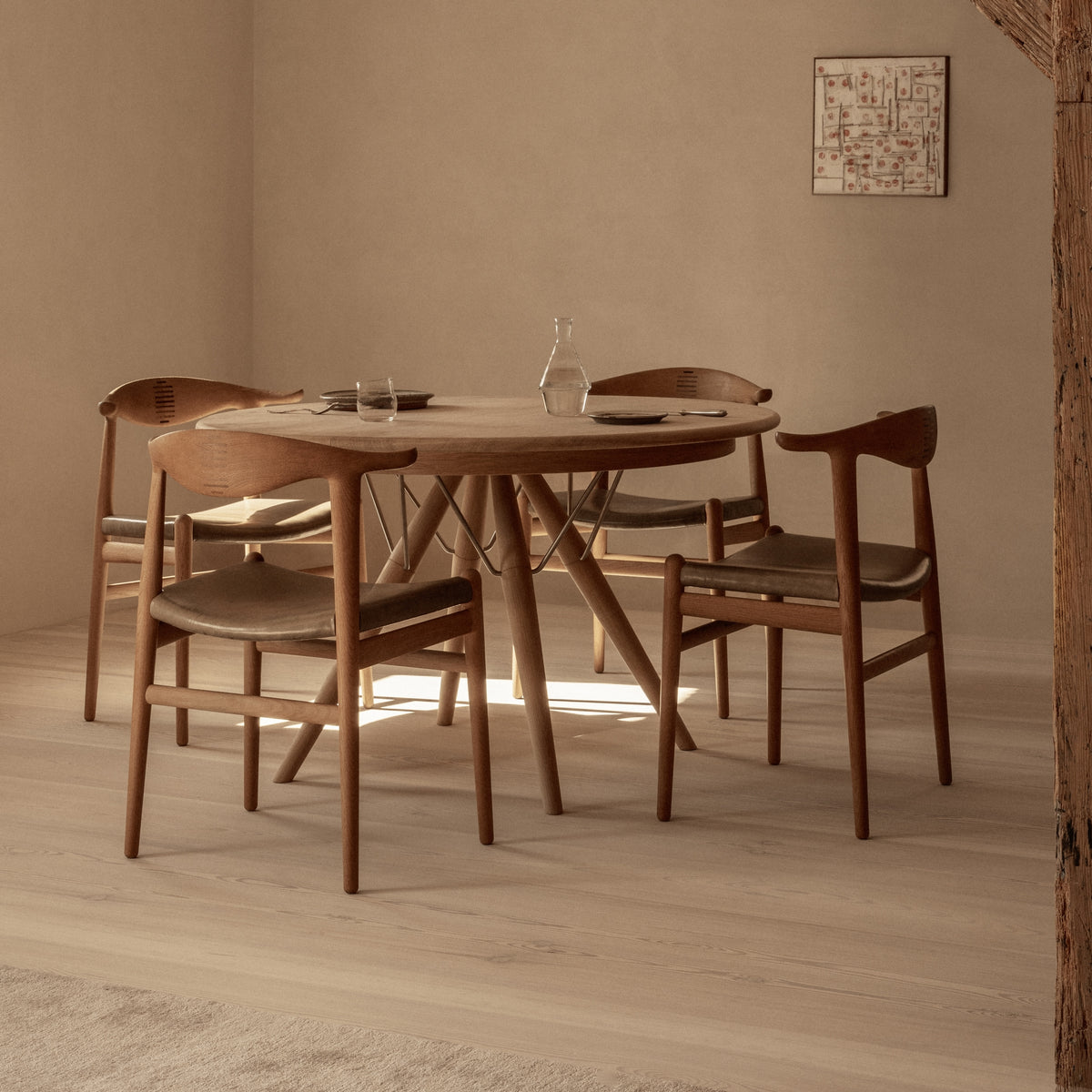 pp505 Cow Horn Chair – sedia – ambientata