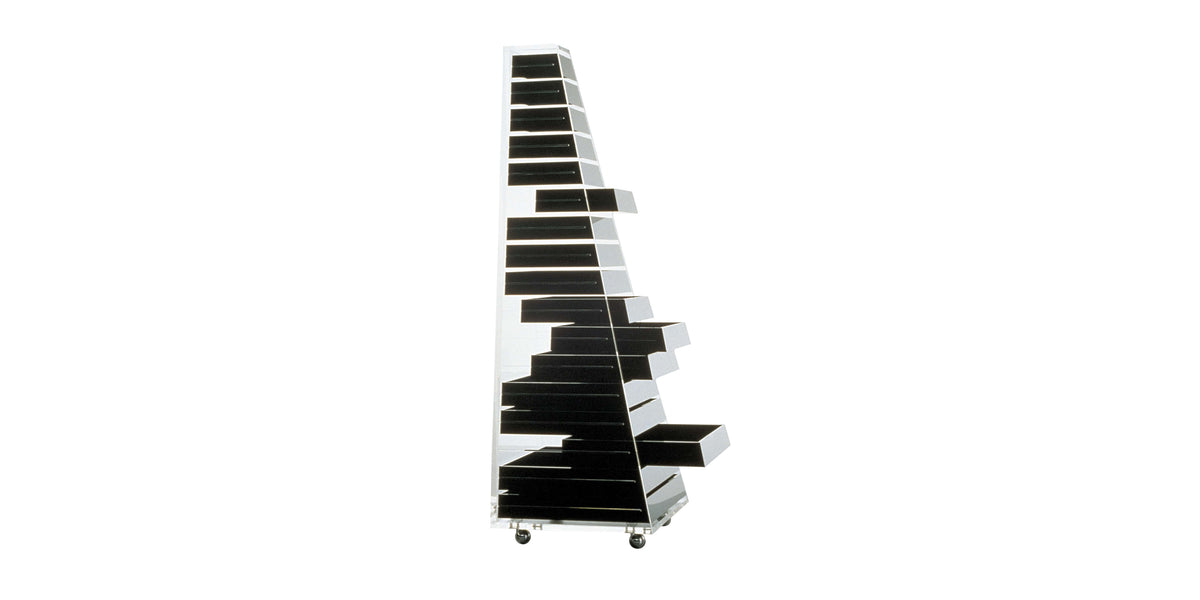 Pyramid – cassettiera – ambientata