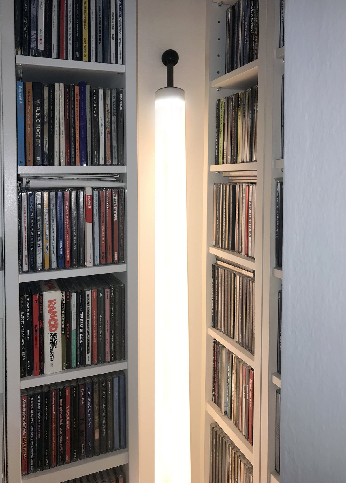 Tube 2.0 – lampada da terra – ambientata